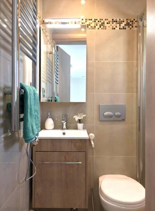 Emerald Mini Suite:Your Deluxe Studio In Kalamaria Thessaloníki Ngoại thất bức ảnh